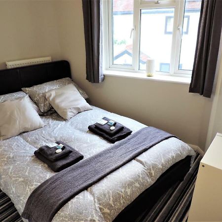 1 Bed Bagshot Pennyhill Accommodation Екстериор снимка
