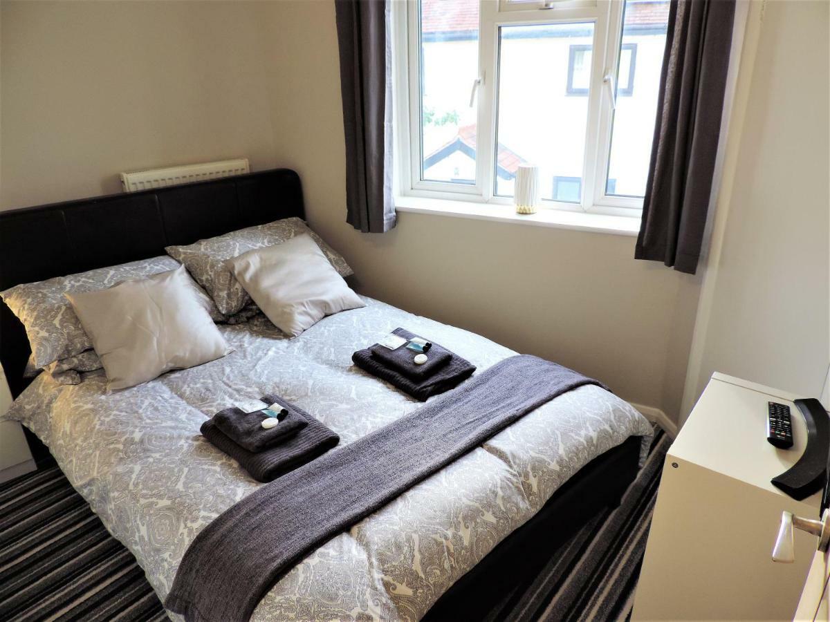 1 Bed Bagshot Pennyhill Accommodation Екстериор снимка