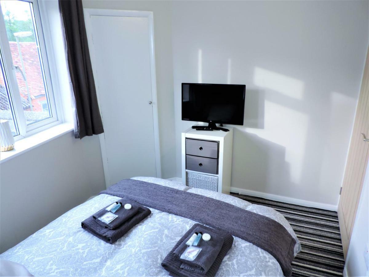 1 Bed Bagshot Pennyhill Accommodation Екстериор снимка