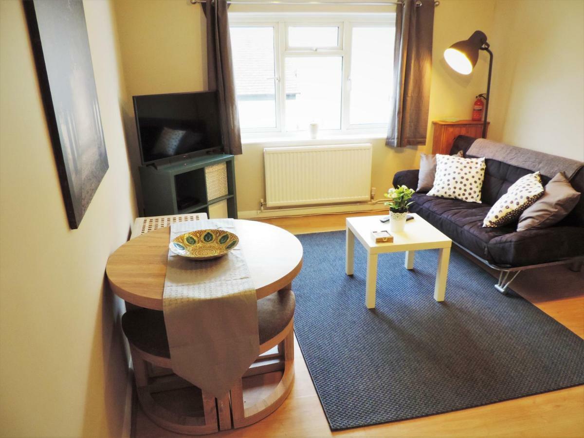 1 Bed Bagshot Pennyhill Accommodation Екстериор снимка