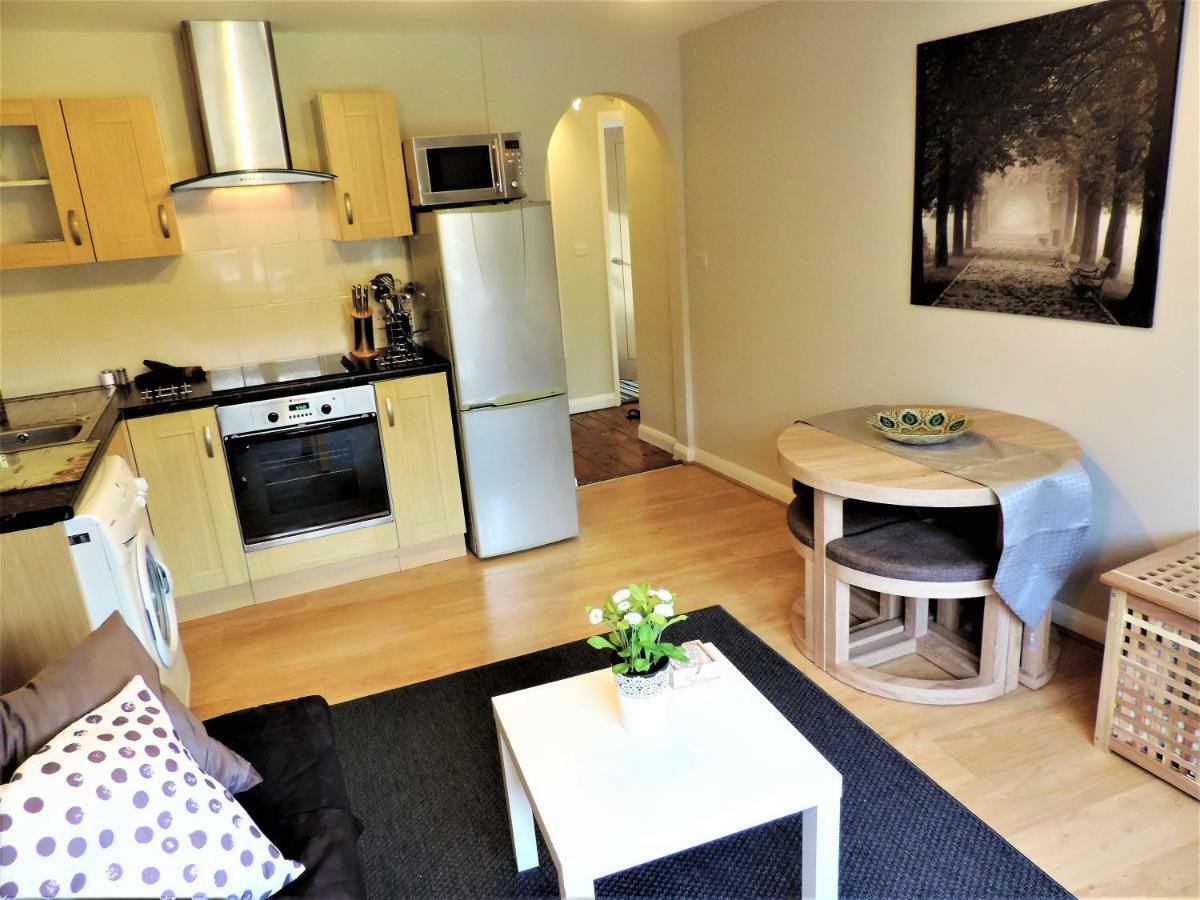 1 Bed Bagshot Pennyhill Accommodation Екстериор снимка