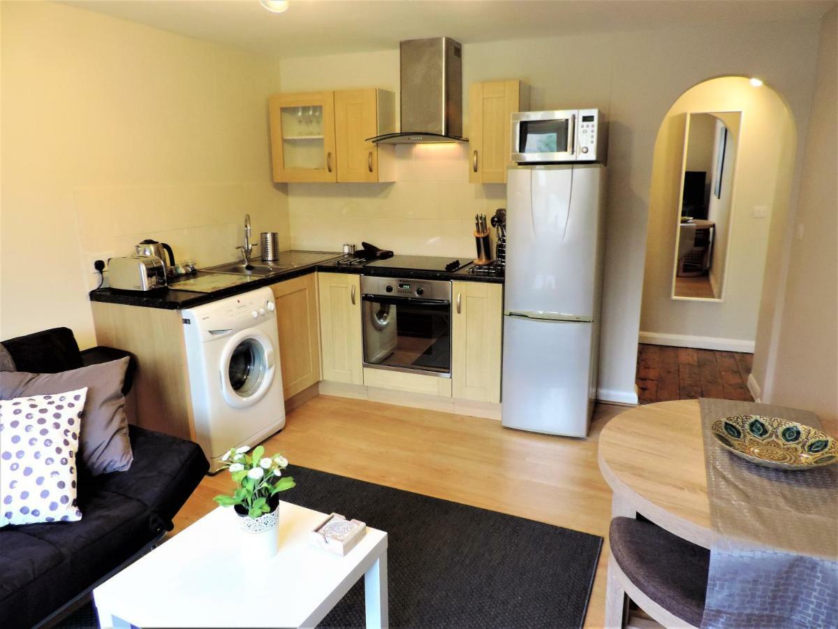 1 Bed Bagshot Pennyhill Accommodation Екстериор снимка