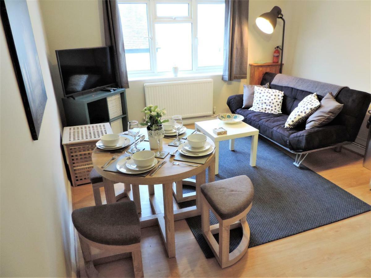 1 Bed Bagshot Pennyhill Accommodation Екстериор снимка