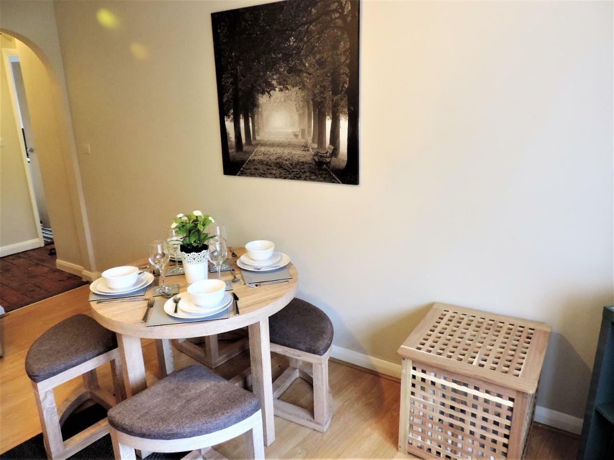 1 Bed Bagshot Pennyhill Accommodation Екстериор снимка