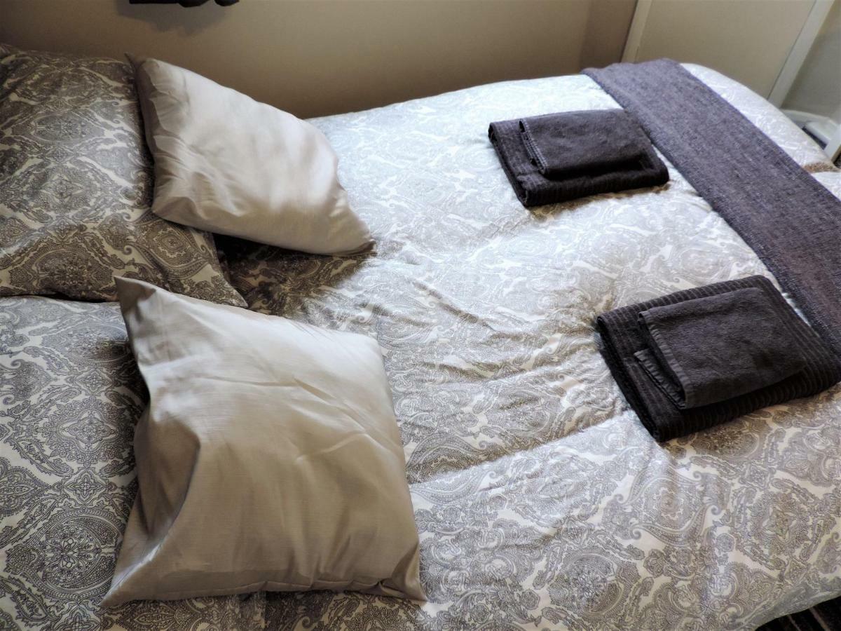 1 Bed Bagshot Pennyhill Accommodation Екстериор снимка