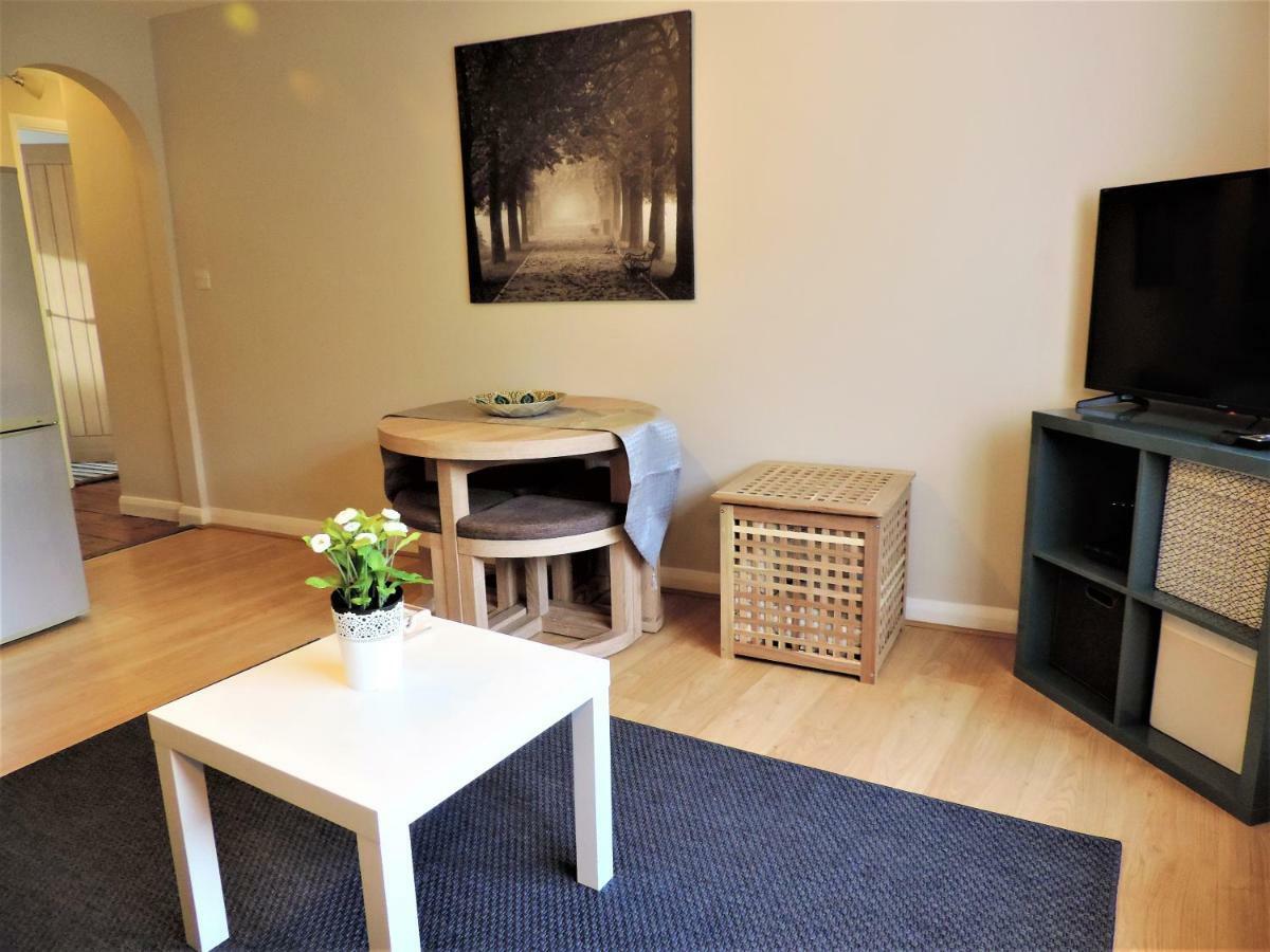 1 Bed Bagshot Pennyhill Accommodation Екстериор снимка